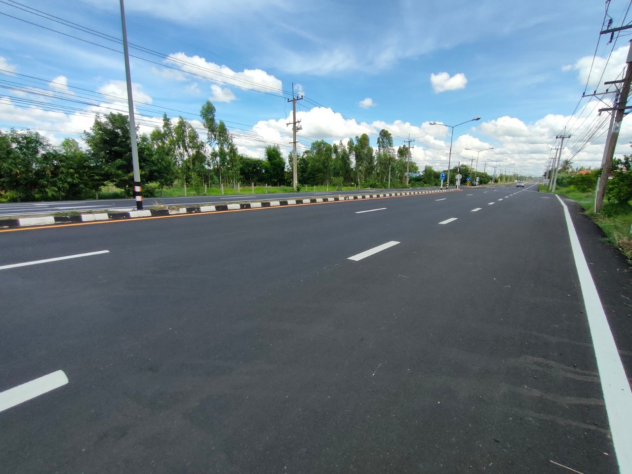 งานปรับปรุงผิวทางแอสฟัลต์คอนกรีตเดิม นำกลับมาใช้ใหม่ ทางหลวงหมายเลข 212 ตอน อำนาจเจริญ - ลืออำนาจ ตอน 2 ระหว่าง กม.524+200- กม.525+361 ปริมาณงาน 23,058 ตร.ม.